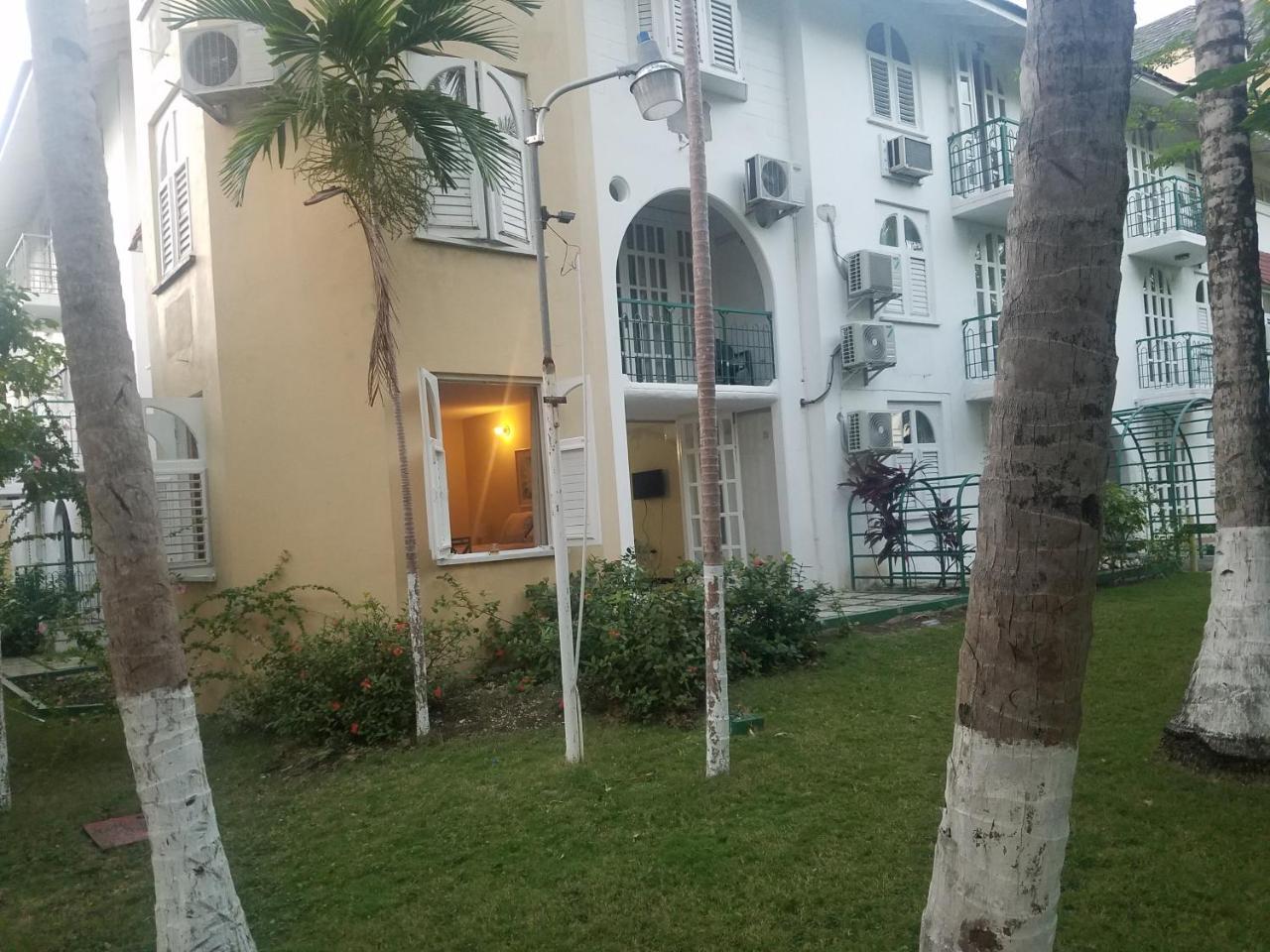 Rosi Ocean Sand Hotel Apt Ocho Ríos Extérieur photo